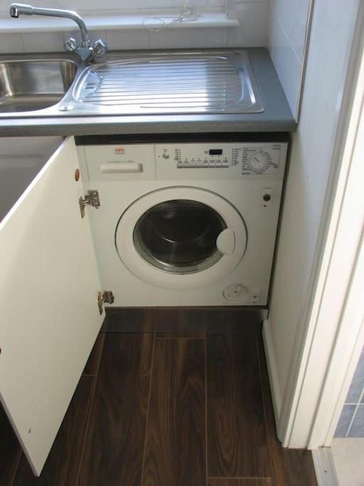 Modern Cosy Private Studio, Wifi, Ip-Tv, Must See Romford Exterior foto